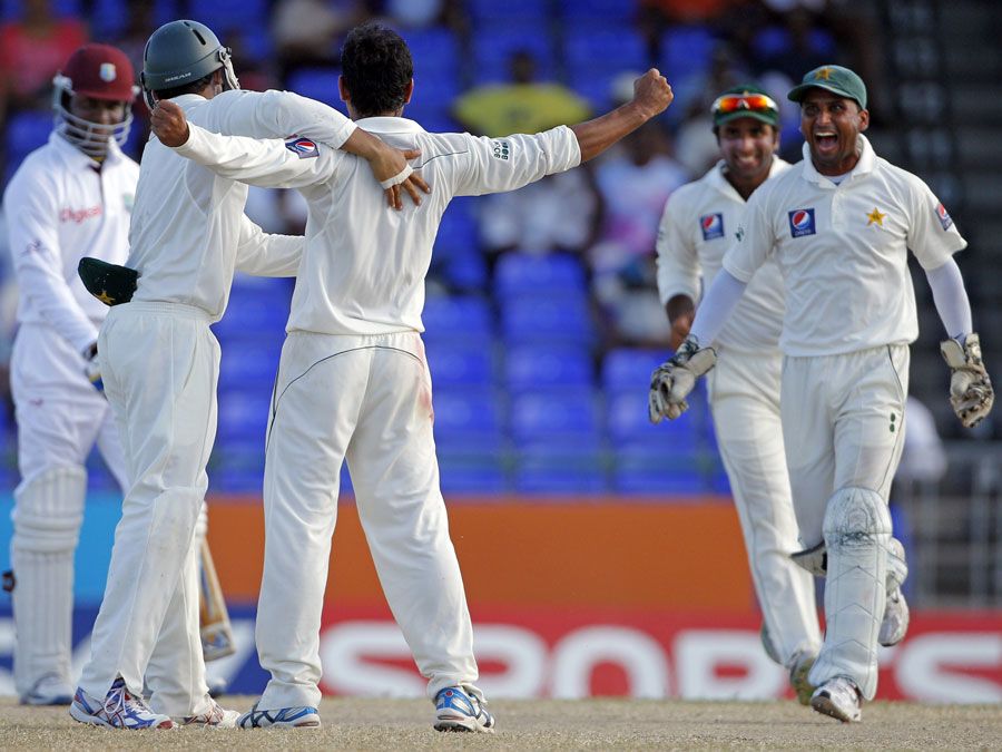 Pakistan celebrate Marlon Samuels' exit