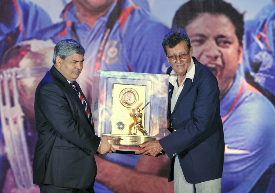 Salim Durani receives the BCCI's lifetime achievement award