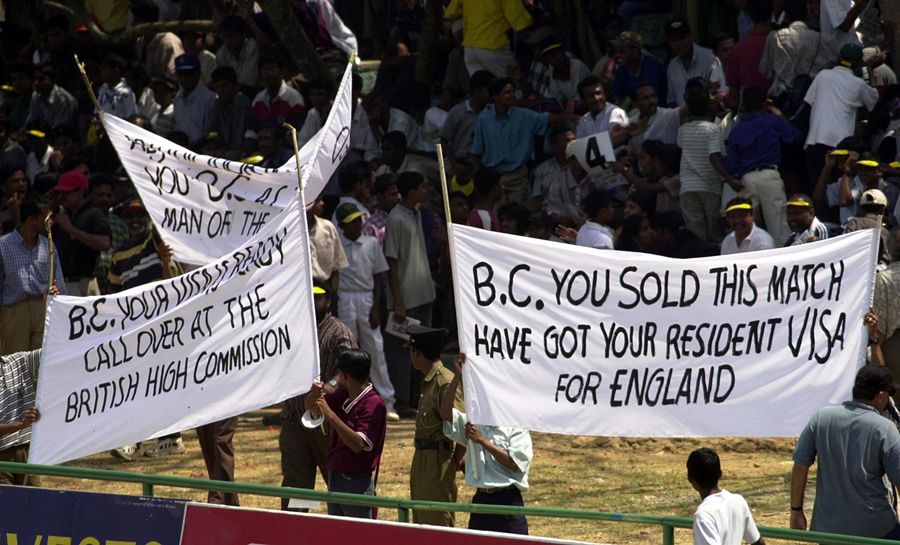 Sri Lankan supporters protest against BC Cooray's umpiring