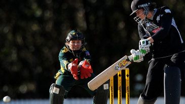 Nicola Browne announces retirement