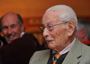 Oldest Test cricketer dies aged 103