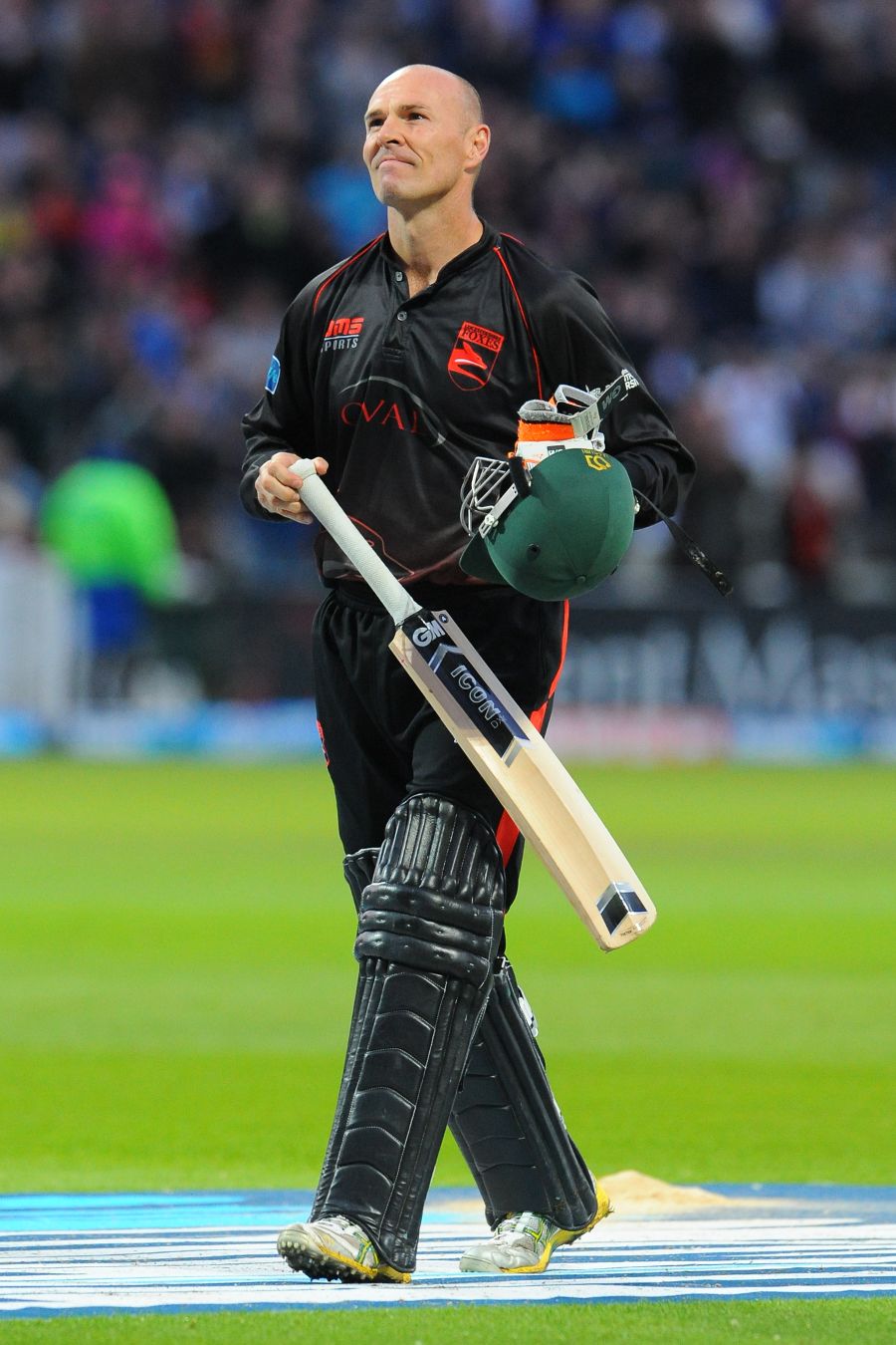 Paul Nixon leaves the field to a standing ovation