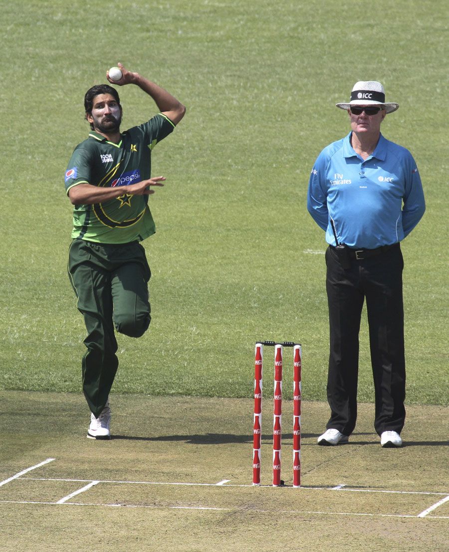 Sohail Tanvir runs in