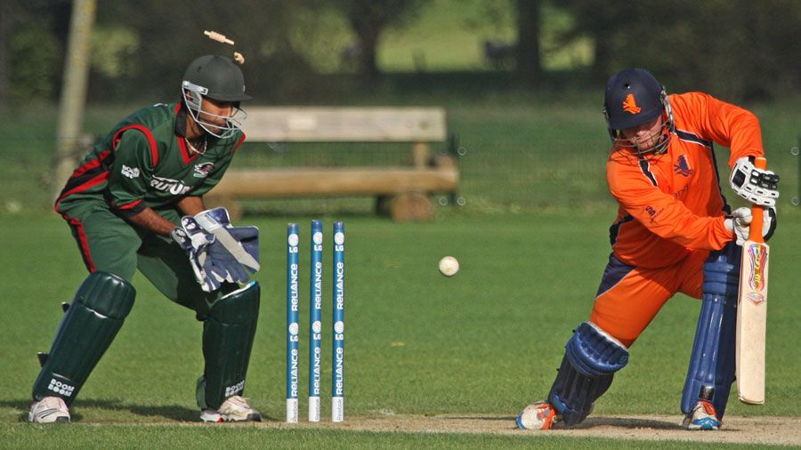 Tom de Grooth is bowled by Duncan Allan for 22