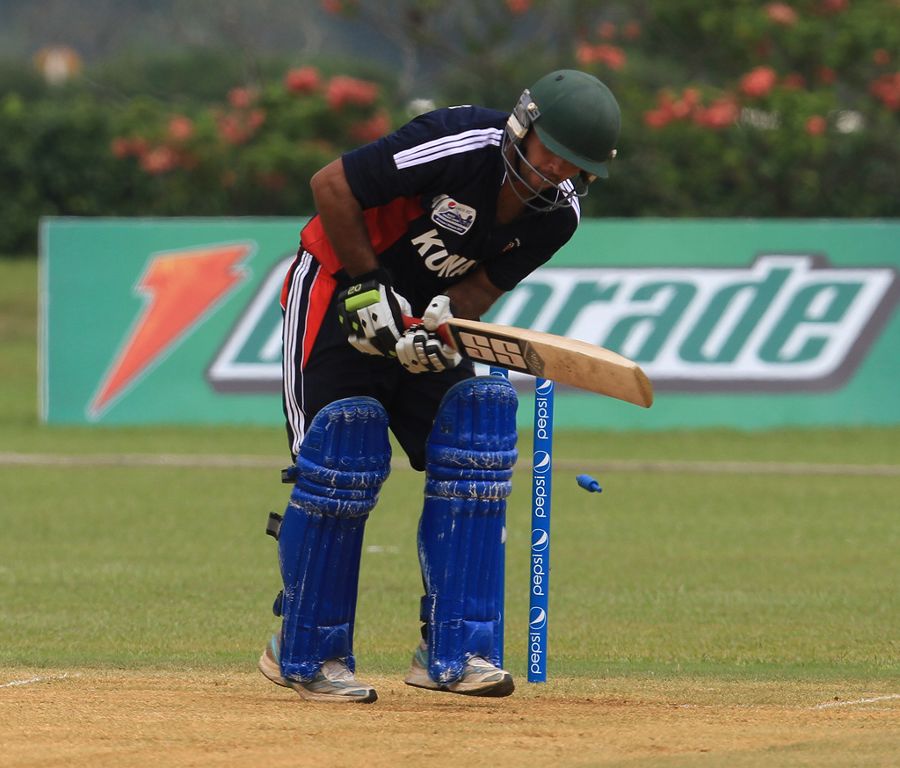 Sibtain Raza was bowled by Suresh Navaratnam for single figures