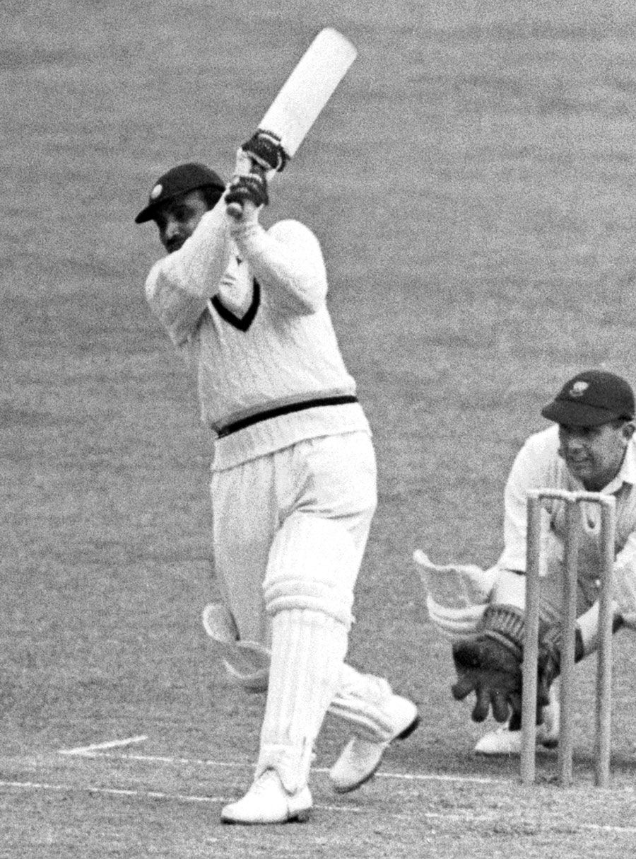 Vijay Merchant drives Anthony Mallett on his way to 148