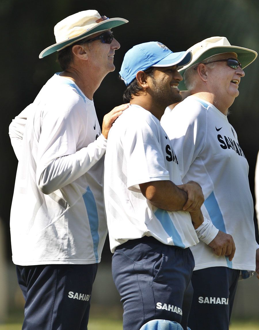 Eric Simons, MS Dhoni and Duncan Fletcher share a light moment