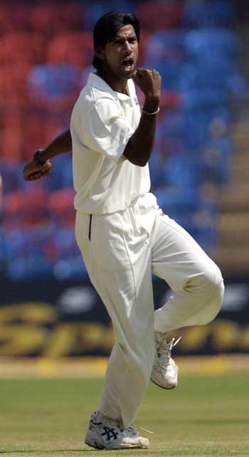 Balaji's four gives Tamil Nadu dominant start