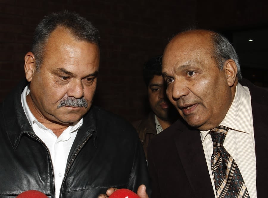 Dav Whatmore and Intikhab Alam speak to reporters