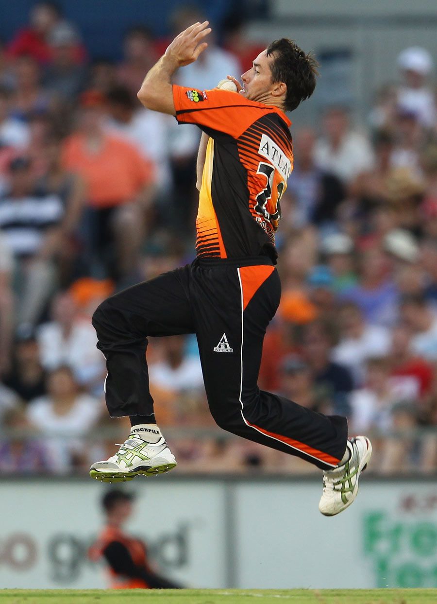 Ben Edmondson's double-wicket maiden derailed the Melbourne Stars' chase