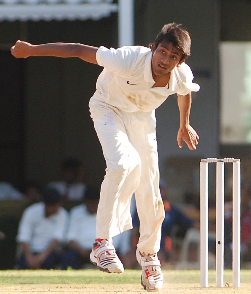 Rituraj Singh in his delivery stride