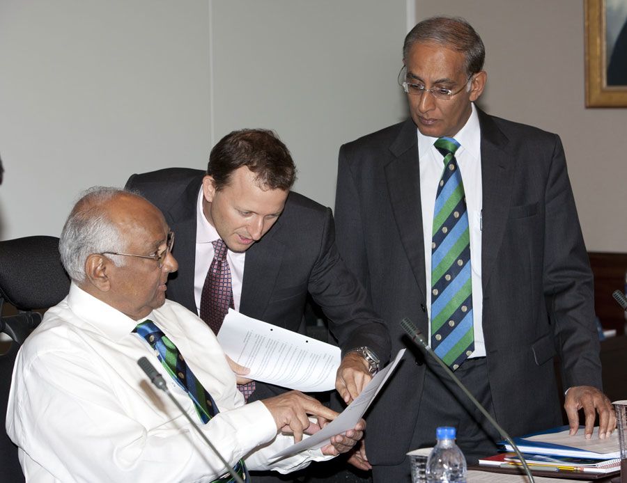 ICC president shares a thought with head of legal and company secretary, David Becker