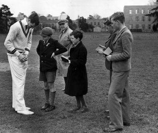 Clive van Ryneveld, former SA captain, dies aged 89