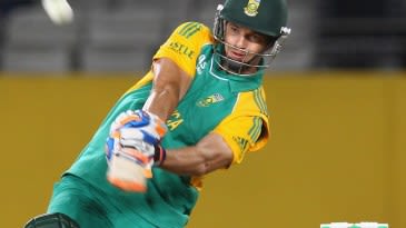 Warriors, Knights stay in race