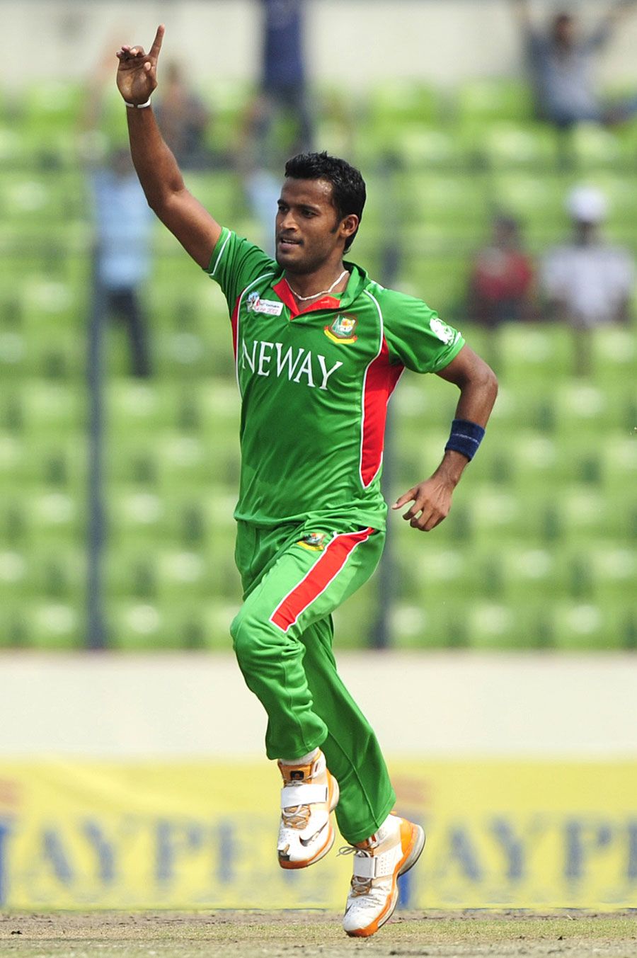 Nazmul Hossain took three top order wickets