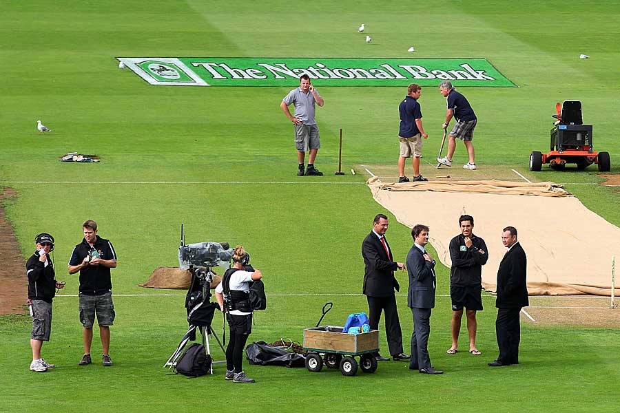 Ross Taylor, Simon Doull, Shane Bond and Craig McMillan have a chat