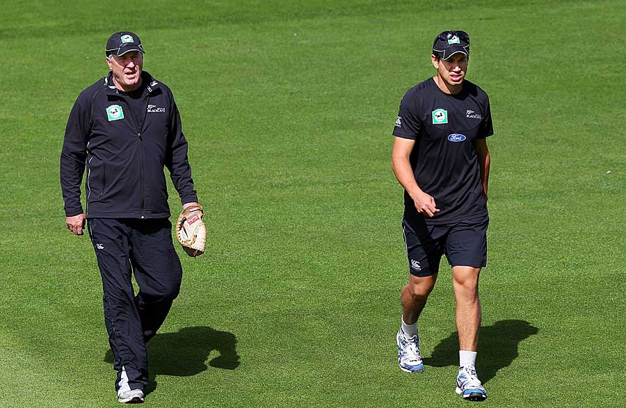 John Wright and Ross Taylor walk back