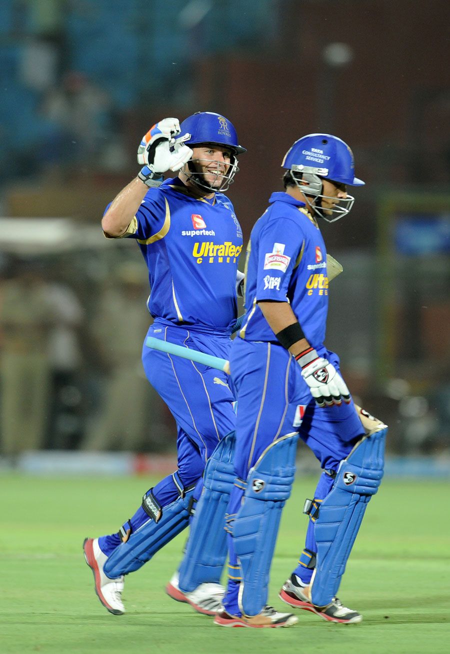 Dishant Yagnik gets a pat on the back from Brad Hodge