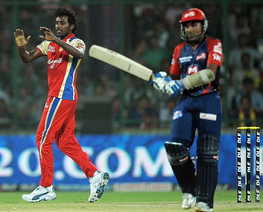 Prasanth Parameswaran had Mahela Jayawardene caught behind