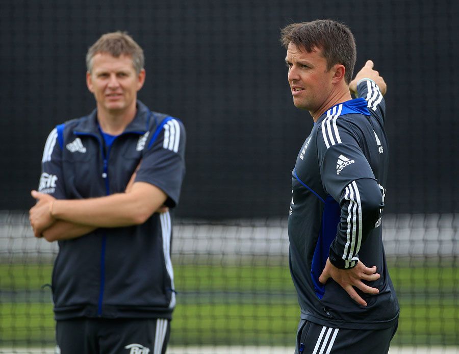 Graeme Swann chats with Peter Such during training