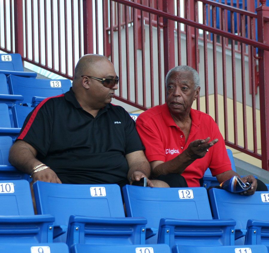 Former West Indies spinner Lance Gibbs (right)