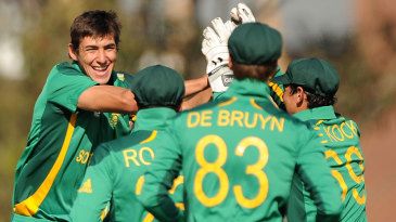 Rossouw, Dry star in big Knights win