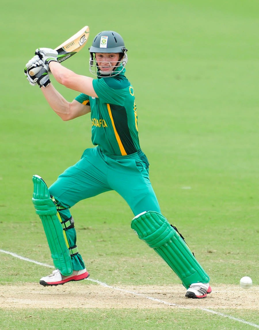 Murray Coetzee cuts on his way to 50