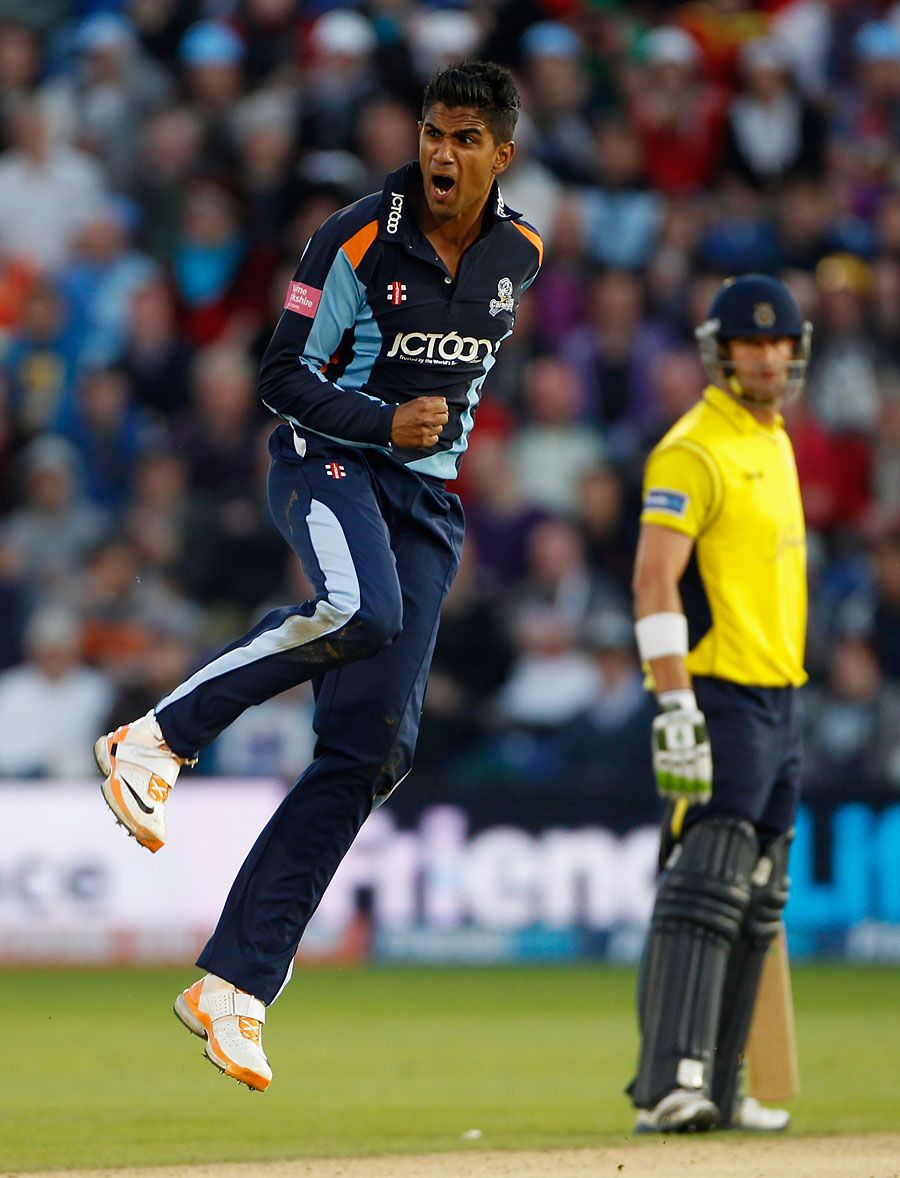 Moin Ashraf bowled James Vince