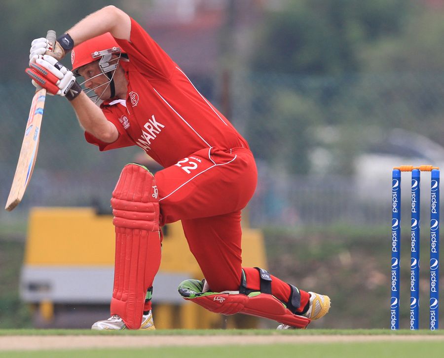 Carsten Pedersen plays a shot