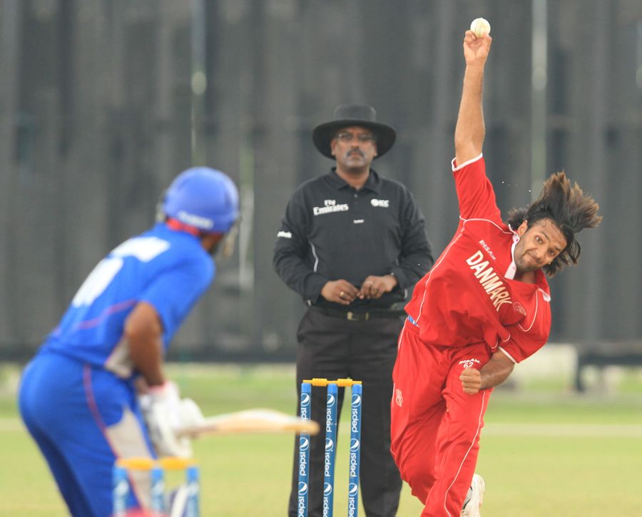 Aftab Ahmed bowls to a USA batsman