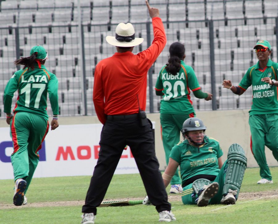 Sunette Loubser is run out