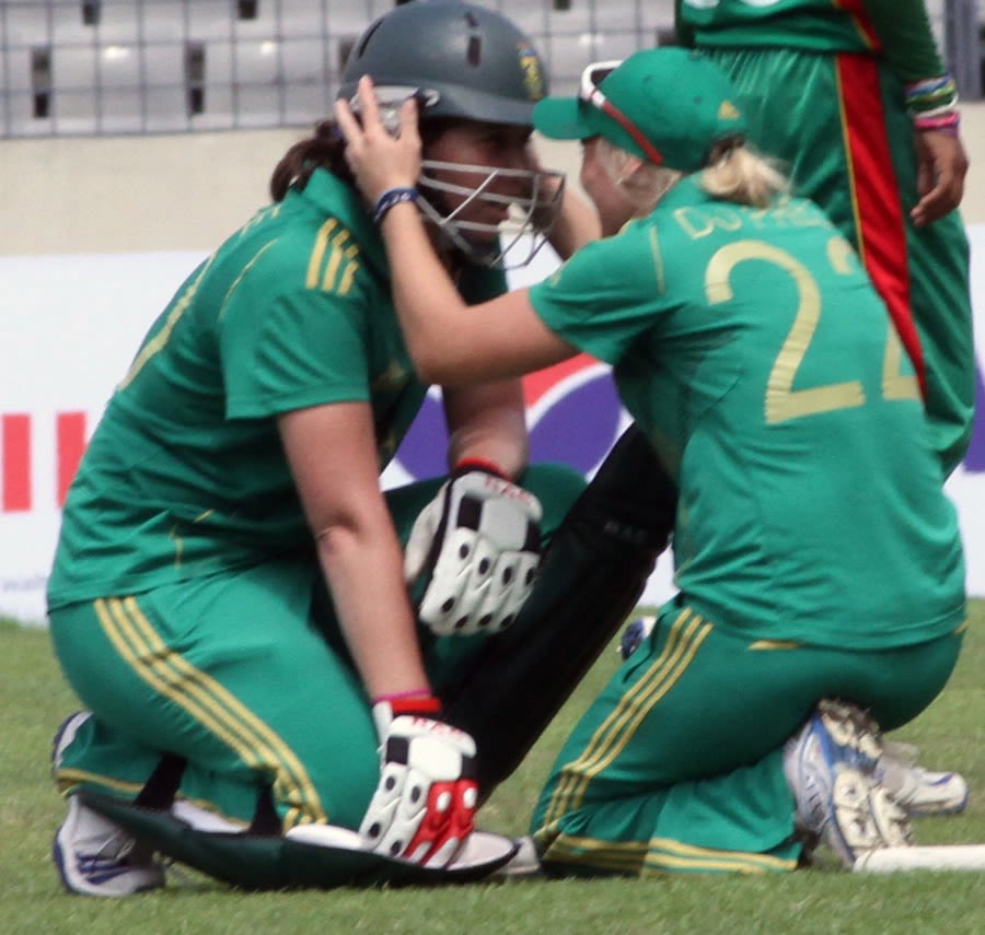 Susan Benade being congratulated by skipper Mignon du Preez