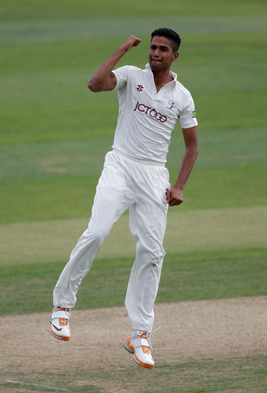 Moin Ashraf claimed 4 for 36