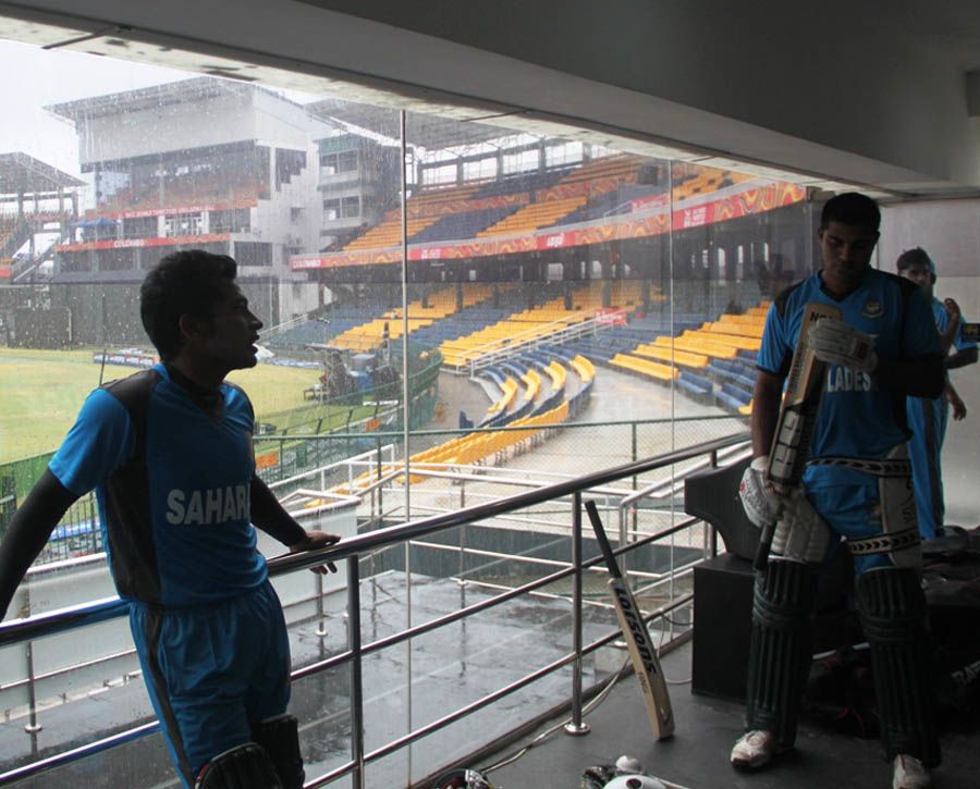 Mushfiqur Rahim and Ziaur Rahman stay indoors due to rain