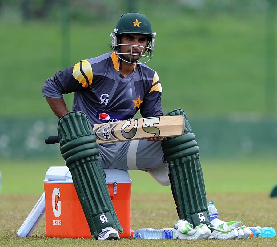 Imran Nazir takes a breather during practice
