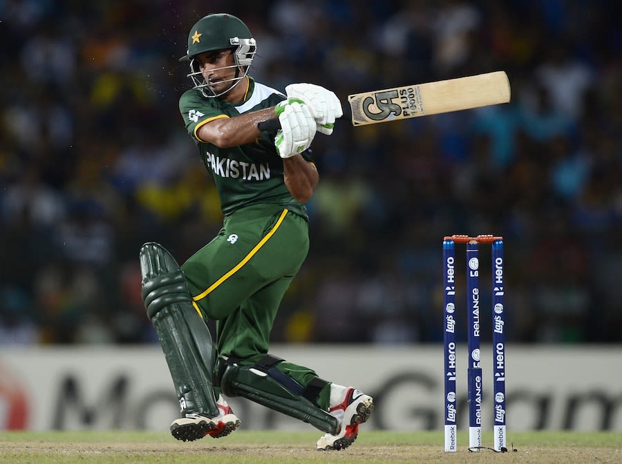 Imran Nazir pulls during his 20