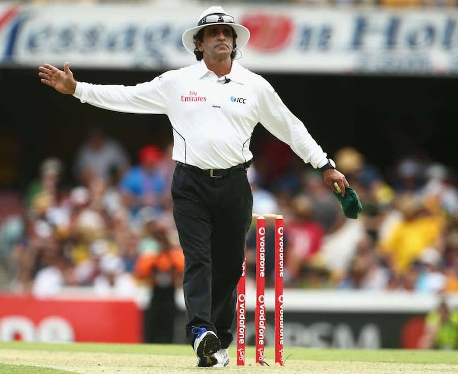 Asad Rauf signals no-ball after consulting with the third umpire