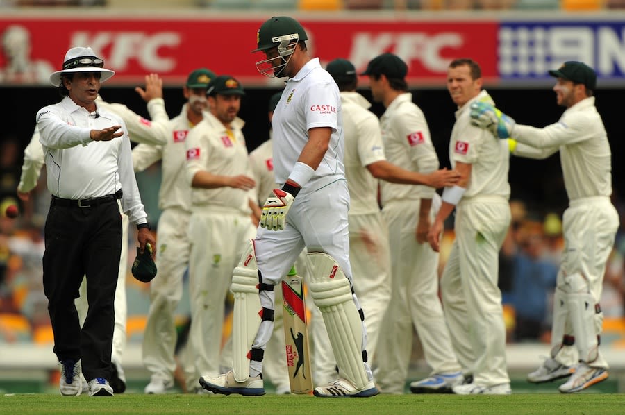 Asad Rauf asks Jacques Kallis not to walk off the field