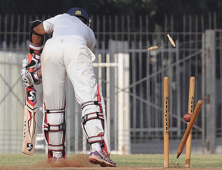 Harshad Khadiwale loses his middle stump