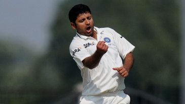 Chawla nine-for hands Gujarat bonus-point win