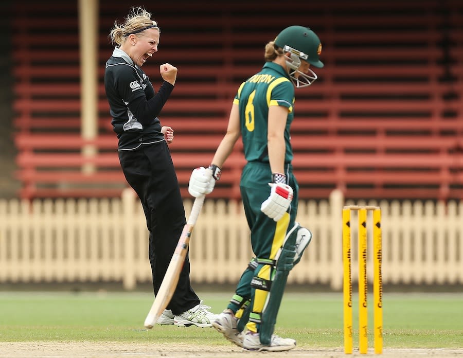 Lea Tahuhu celebrates Leah Poulton's wicket