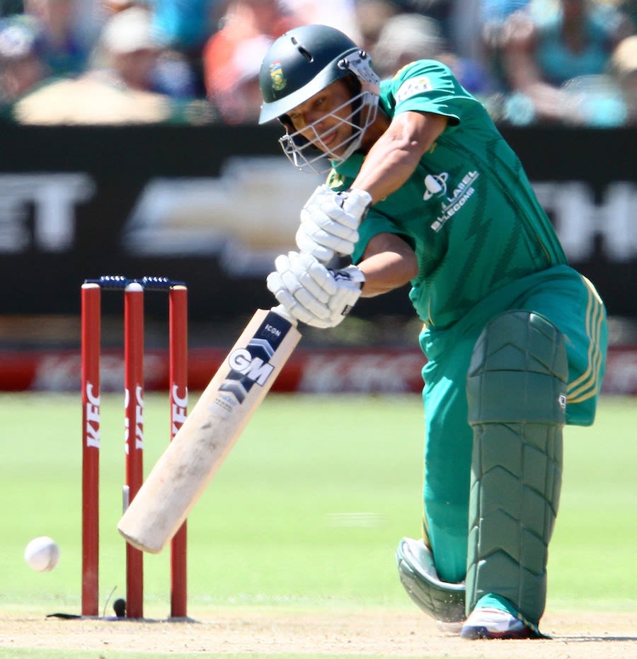 Justin Ontong drives one through cover