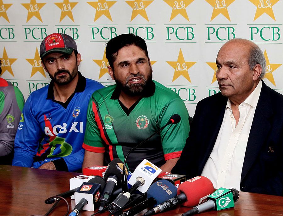 Afghanistan captain Nawroz Mangal (right) at a press conference with coach Kabir Khan (centre) and Intikhab Alam