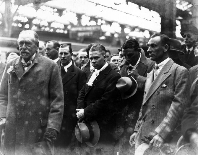 Lord Harris (left) greets Jack Hobbs (right) and the rest of the England players after they returned home having retained the Ashes in Australia
