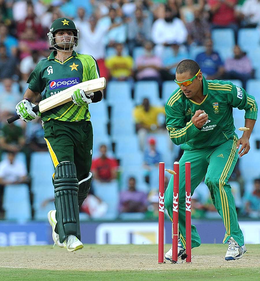 Ahmed Shehzad is run out by Justin Ontong