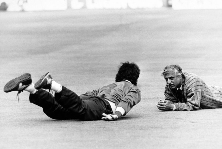 Pakistan manager Ahsan Haseeb talks to captain Imran Khan