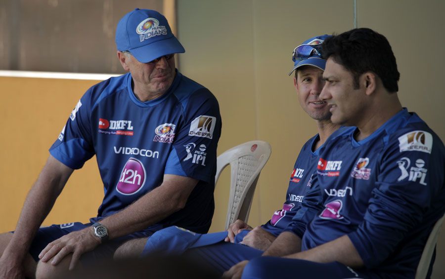 John Wright, Ricky Ponting and Anil Kumble have a chat