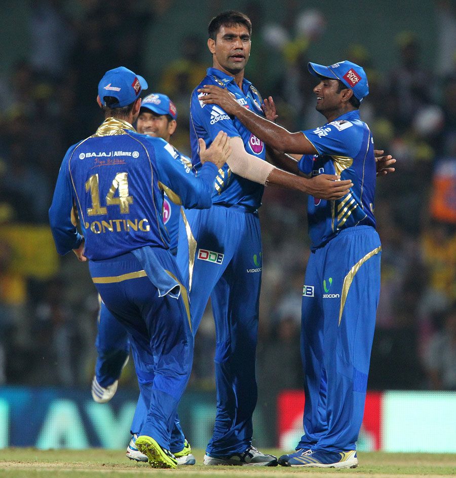 Munaf Patel picks up Murali Vijay
