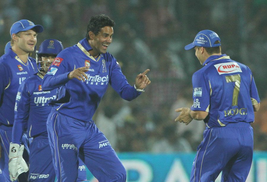 Ajit Chandila and Brad Hodge celebrate Ricky Ponting's wicket