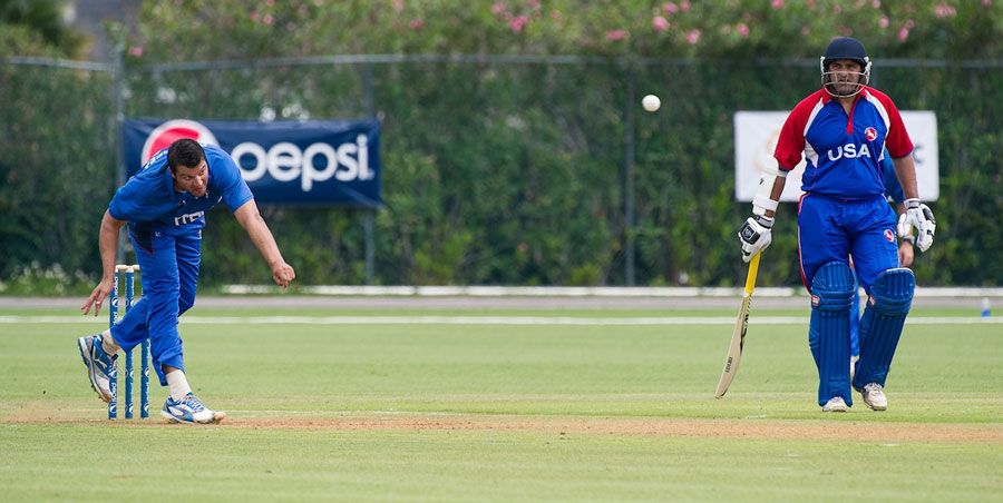 Sushil Nadkarni watches as Vince Pennazza delivers a ball